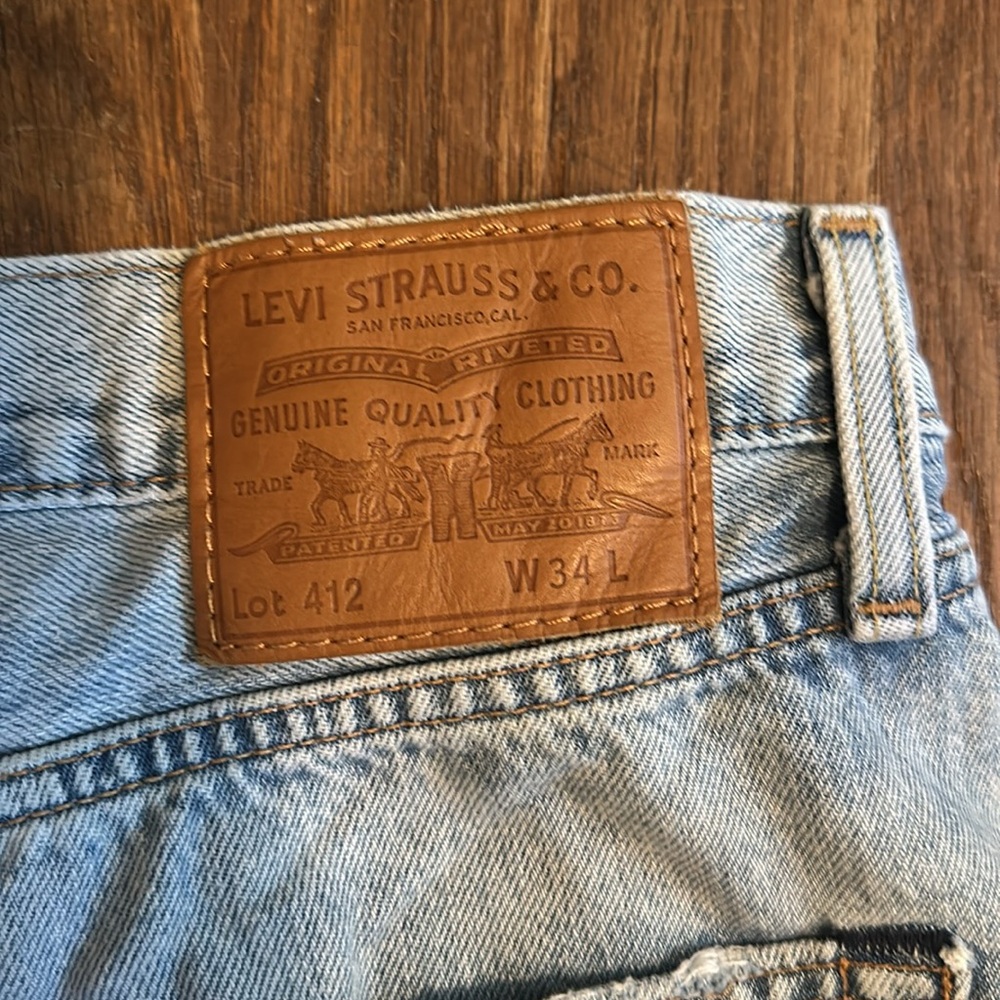 Levi’s Ripped Jean Short - Picture 3 of 3